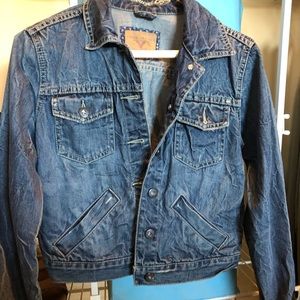 Vintage cropped American Eagle jean jacket in medium.